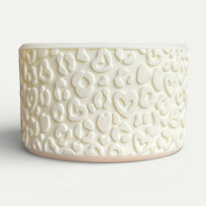 Crème | Texture d'amour léopard pour la vente par Sip n' Style Shop Co.