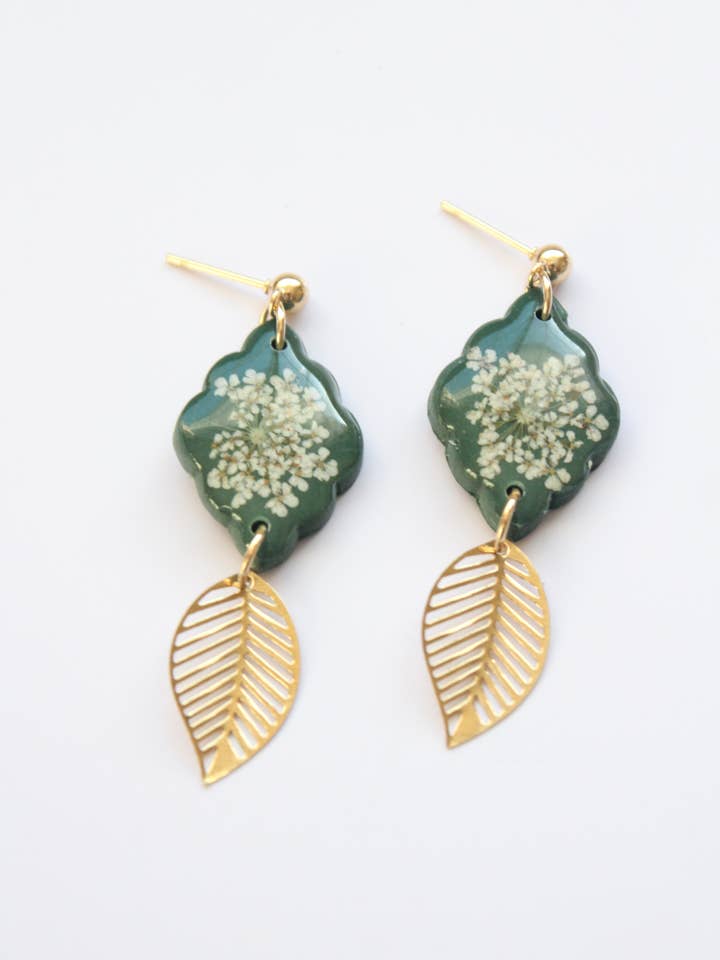 Boucles d'oreilles florales en bruyère pour la vente par Hints of Nature