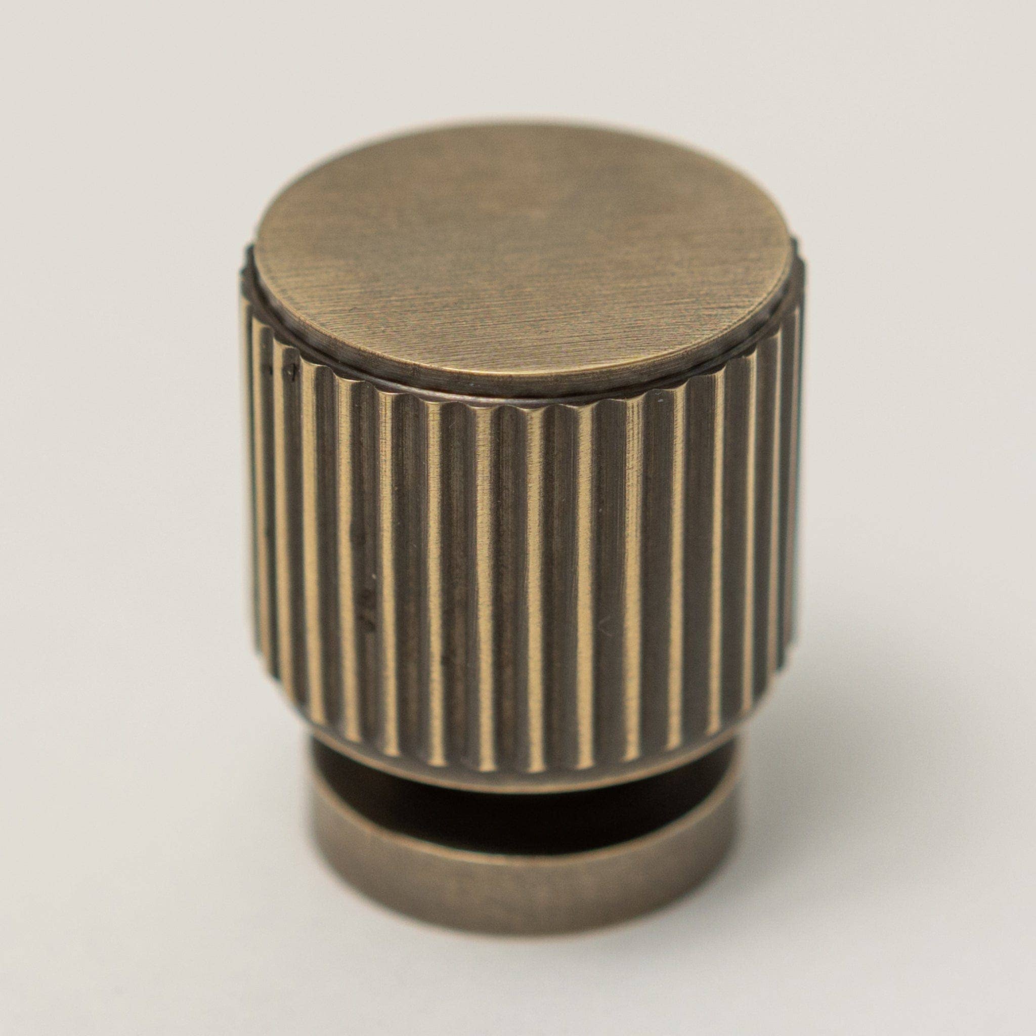 Brass bee – wholesale Knob/pull – Solid Brass Straight Knurled Kitchen Pull Handles & Knobs - Antique Brass Finish8