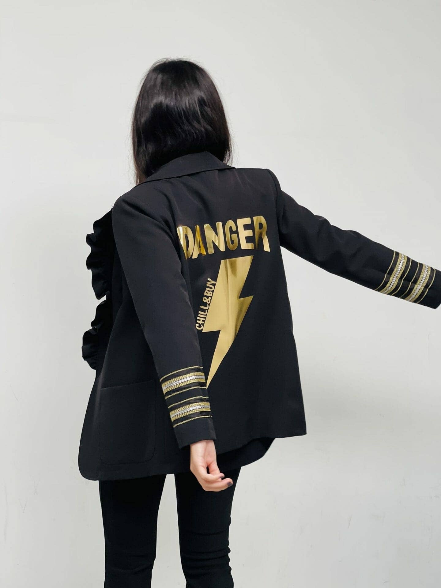 Sort Fare Ruffle Blazer Dekoreret Manchetter for engroshandel på Faire1