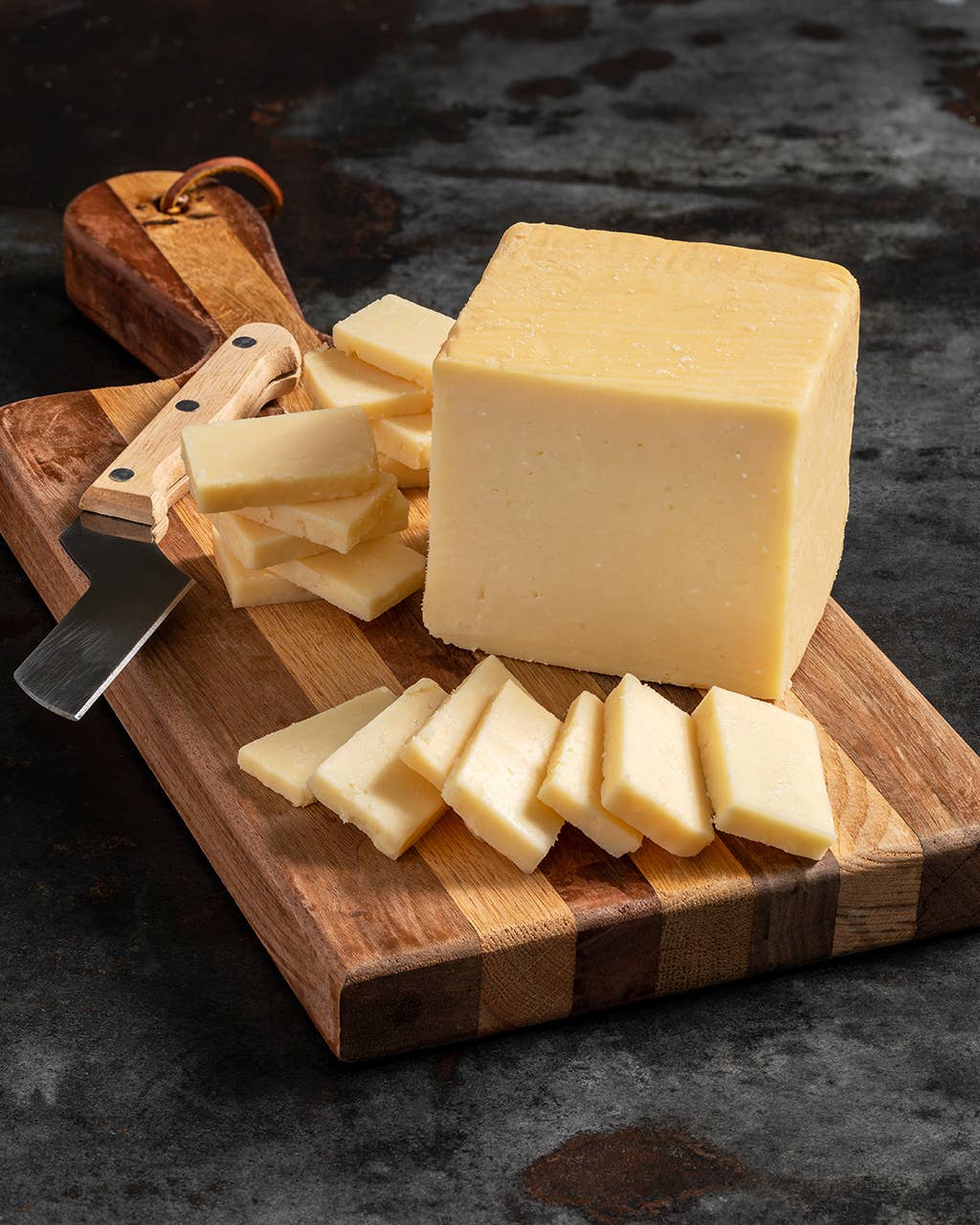 Goot Essa - Wholesale Cheese - Mountain Home Woodsmoked Cheddar Cheese0