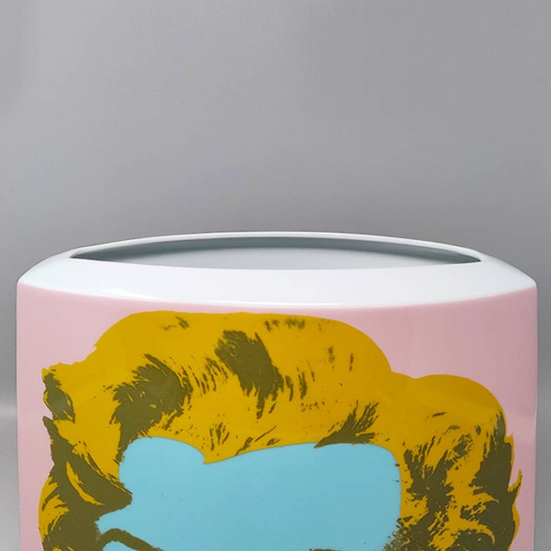 MadInteriorArt - Vendita all'ingrosso Vasi - Vaso Andy Warhol anni '90 per Rosenthal con sfondo rosa e blu, realizzato in Germania7