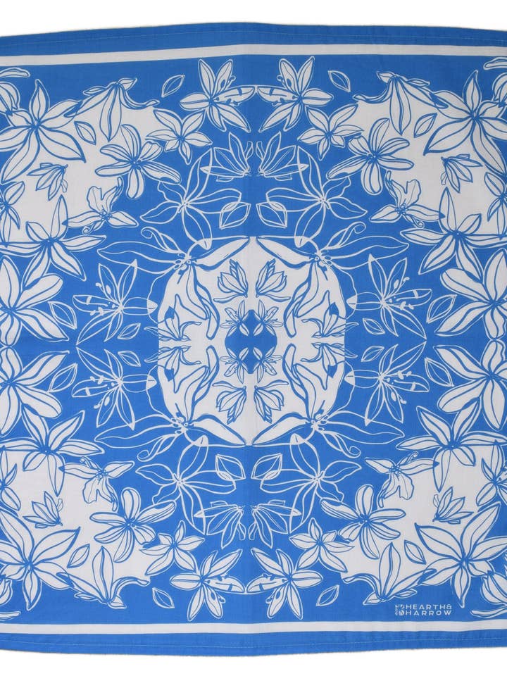 Flower Bloom Bandana - 100% katoen - handbedrukt - blauw voor wholesale door Hearth and Harrow