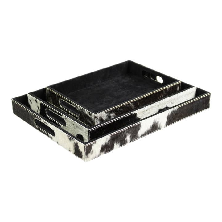 Plateaux rectangulaires en peau de vache noir et blanc (lot de 3) pour la vente par Mars & More - Brand of B Living