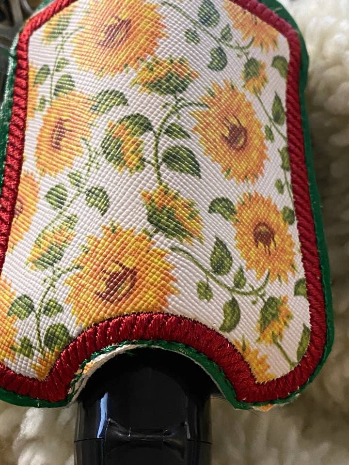 Porte-clés pour désinfectant pour les mains au tournesol, porte-désinfectant pour les mains, clip de désinfectant pour les mains, porte-clés pour désinfectant pour les mains, porte-désinfectant pour les mains pour la vente par Woman Owned Small Batch Not on Amazon Handmade