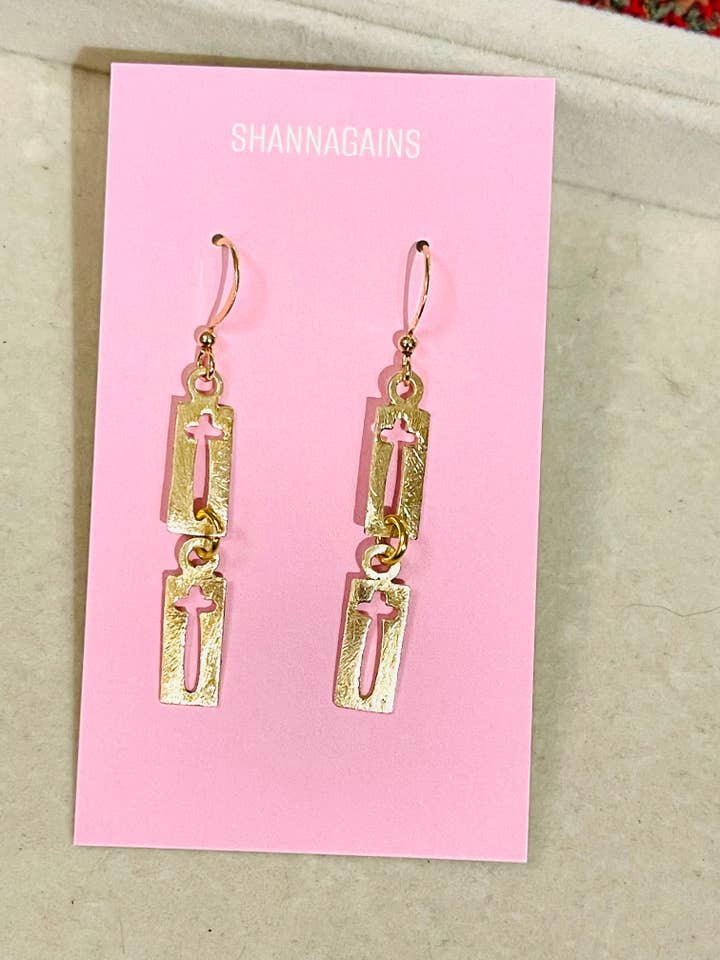 Brincos Pendentes Dourados Double Cross por atacado de ShannAgains Jewels