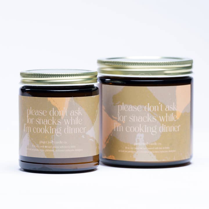 per favore non chiedere spuntini mentre sto cucinando la cena • per le mamme • 2 colori tra cui scegliere per la vendita all'ingrosso da parte di Ginger June Candle Co.