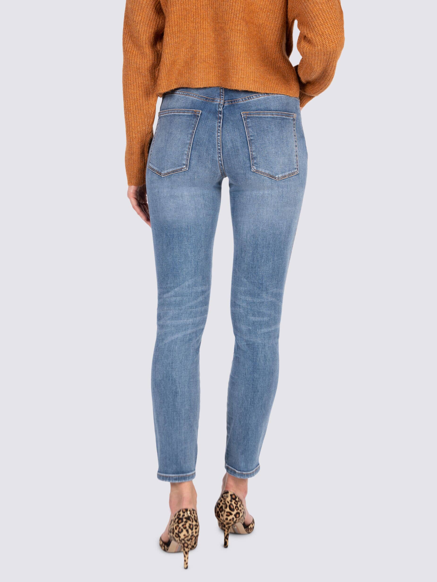 Lila Ryan - Wholesale Jeans - Women's - Sloane High-Rise Skinny Ankle-Newport1