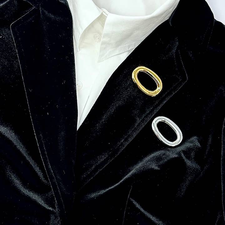 Simple oval brooch for wholesale by Lovethelinks Ltd