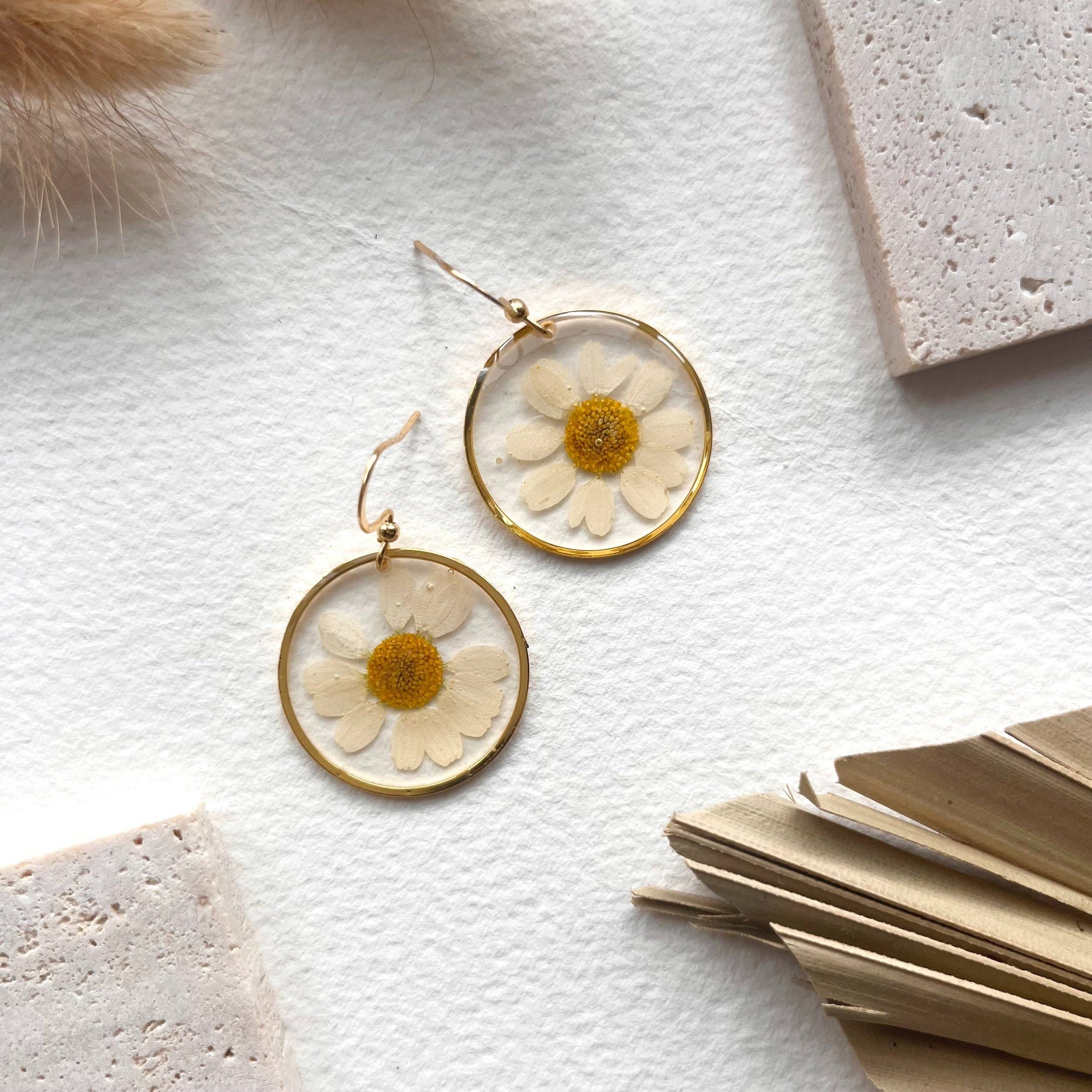 Rose & Bramley – wholesale Dangle earrings – Daisy Earrings1