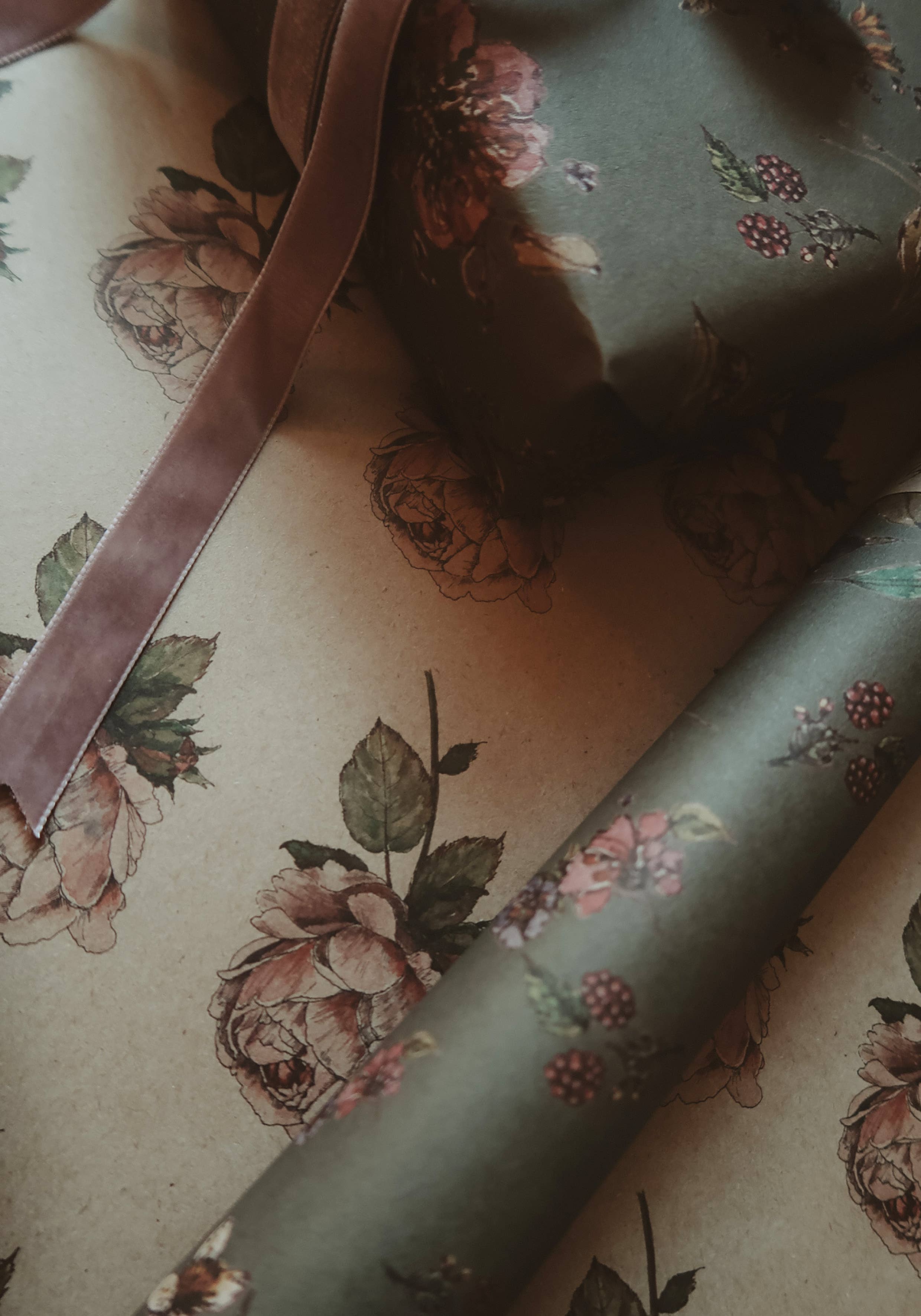 MyDesignPictures - Vendita all'ingrosso Carta da regalo in fogli - Carta regalo con fiori su sfondo grigio scuro12