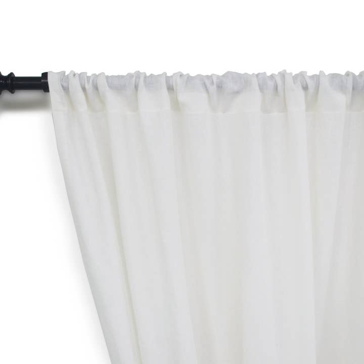 Rideaux et tentures en lin sur mesure pour la vente par Amore Beauté