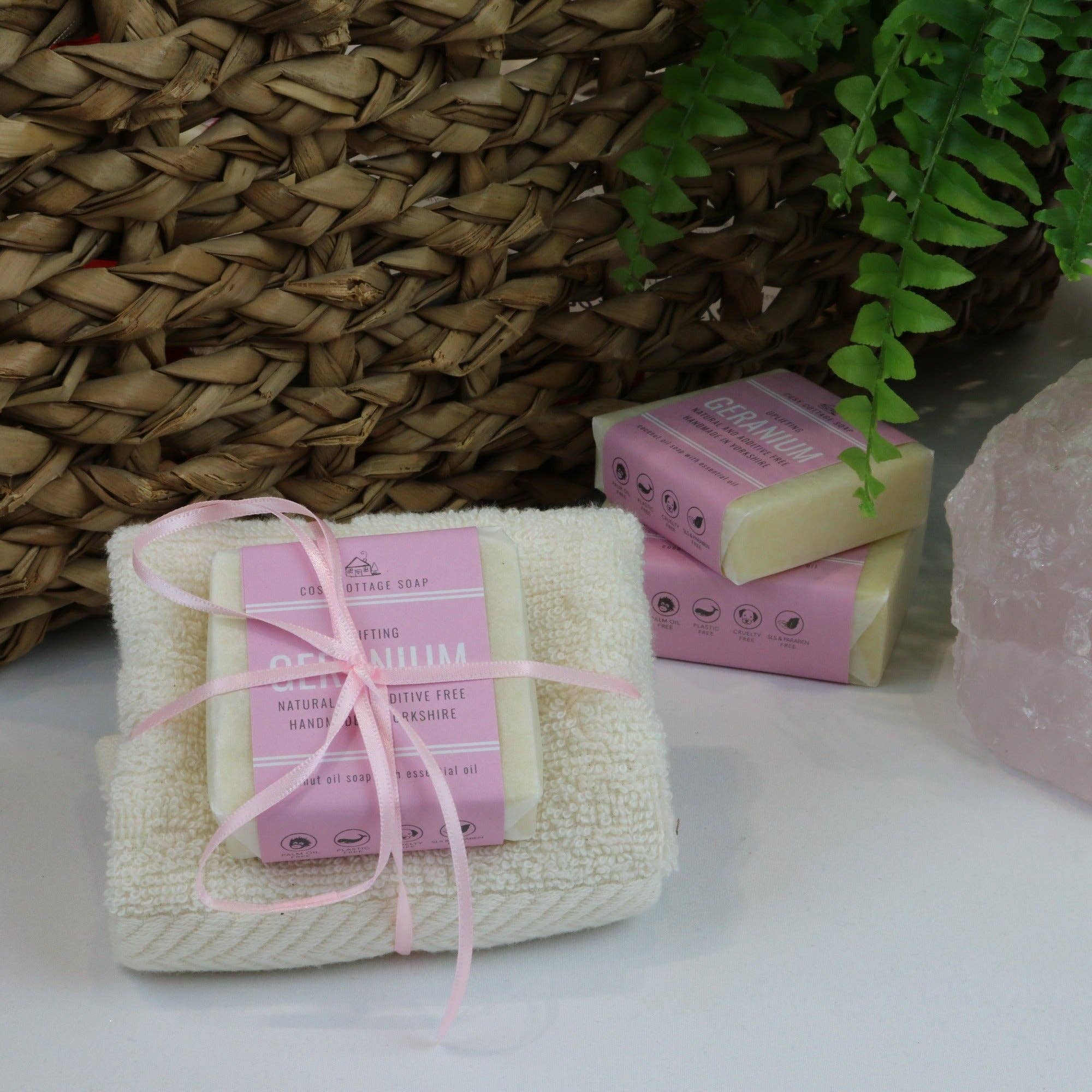 Cosy Cottage Soap – wholesale Bar Soap – Handmade Soap & Cotton Cloth Gift Set2