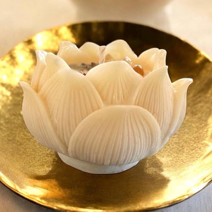 Bougie Lotus en Cire d'Abeille Offrande de Paix, Cadeau d'Abondance Citrine pour la vente par Namaste Home
