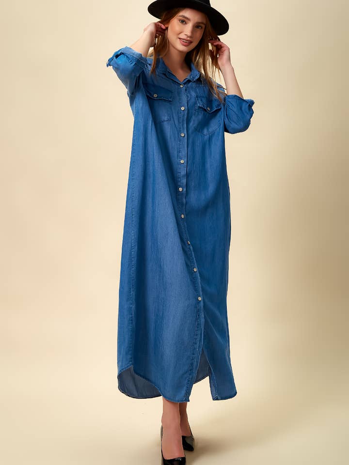 Abito lungo in denim con dettagli tascabili per la vendita all'ingrosso da parte di Hoxton Gal