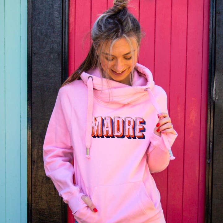 Sweat à capuche « Madre » à col bénitier brodé en rose layette pour la vente par Percy and Nell Retail Limited