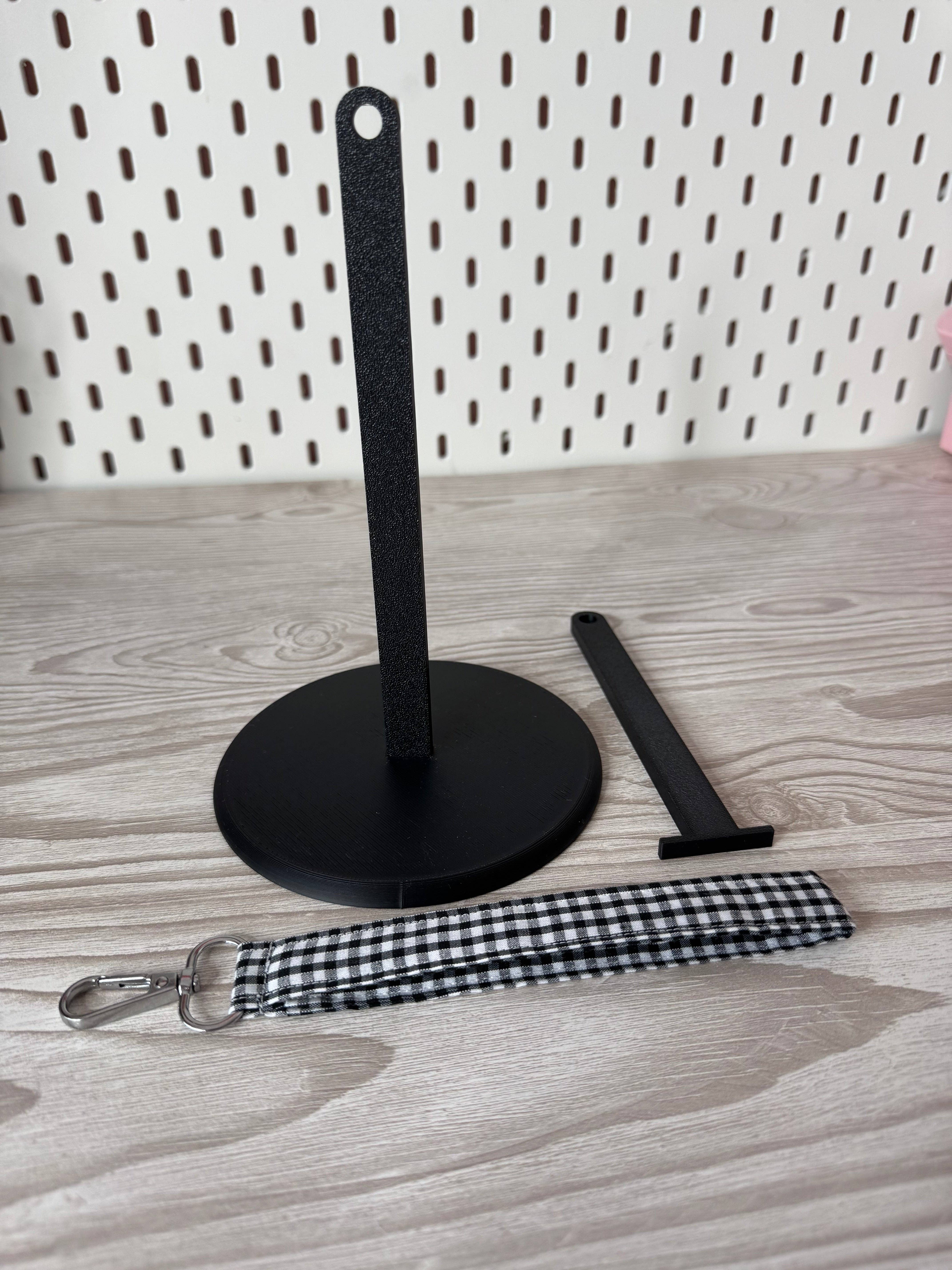 Emily's Weaving – wholesale Knitting/Crochet Supplies – Black Yarn Spinner with Gingham Wristlet2