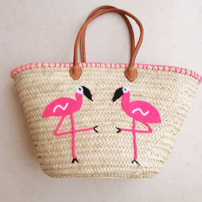 Flamingo Basket Bag Geborduurde strandtassen met Marokkaanse manden voor wholesale door HandmadeBestSeller