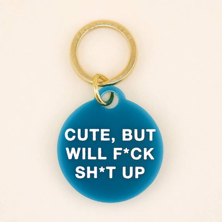 Targhetta per animali Cute But Will F*ck Sh*t Up per la vendita all'ingrosso da parte di Freshwater Curated Goods