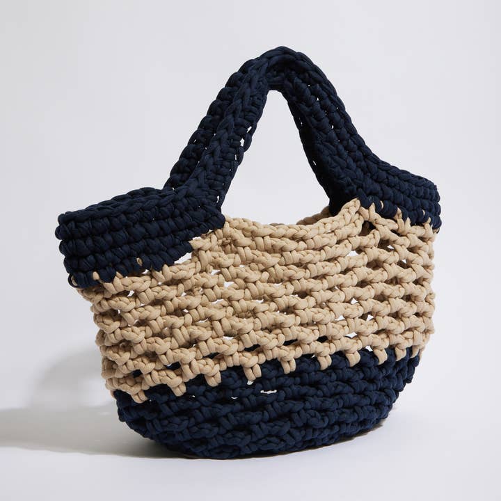 “Ingrid Grande” crochet beach bag blue + beige for wholesale by The Mama Made