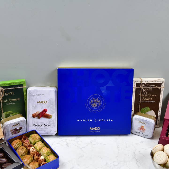 MADO – wholesale Gift box – Turkish Delight with Hazelnut Gourmet Dessert Gift Box4