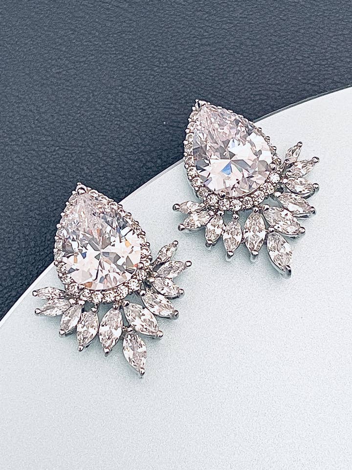 CLEOPATRA - Stor Teardrop med Marquise CZ örhängen i Silver för wholesale av JohnnyB Jewelry