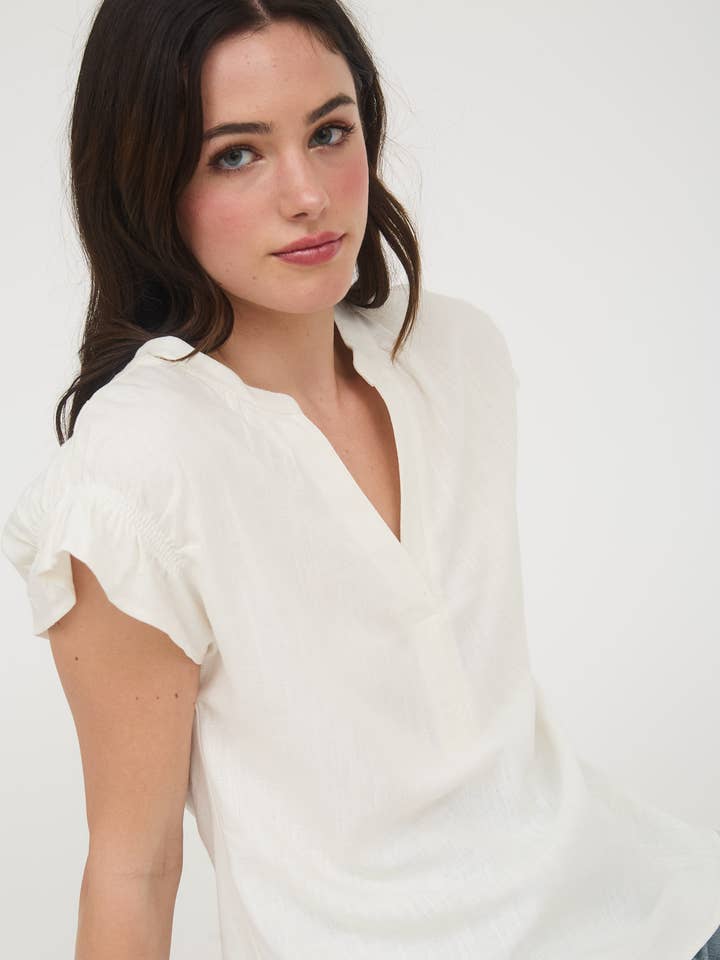 BLOUSA DE LINHO COM DECOTE DIVIDIDO, MANGA E COSTAS DRAPEADAS por atacado de MINE