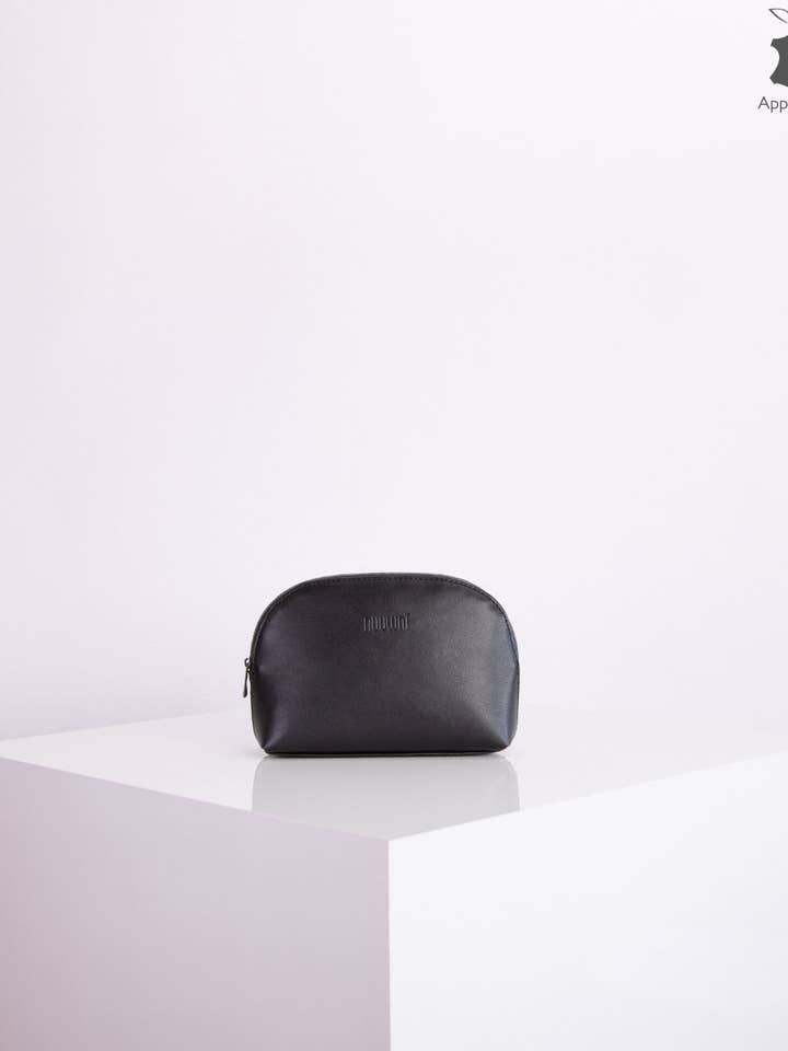 nuuwaï - Trousse de maquillage vegan petite - LINDI S noir nuit pour la vente par nuuwaï