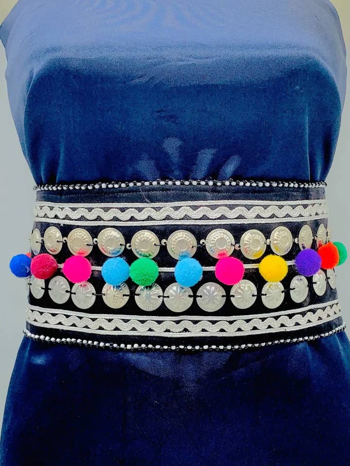 Handgefertigter Bauchgürtel mit Knöpfen und Schnürsenkeln für den Großhandel von vintarust