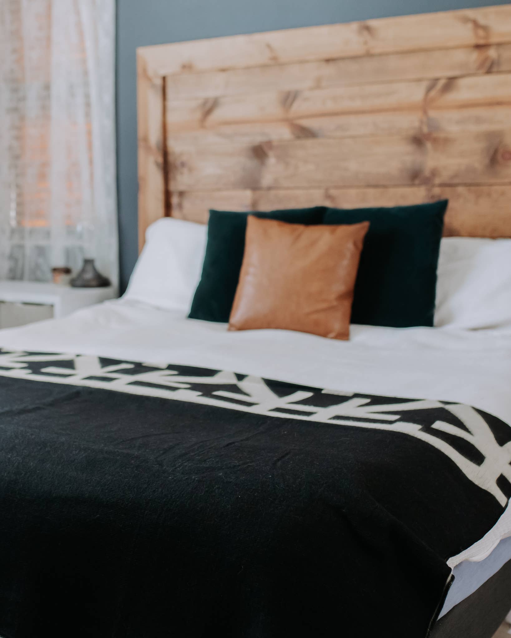 Beyond Borders Collective | Artisan-Made Blankets & Throws - Wholesale Throw Blanket - Destino Blanket - Natural / Black | home decor | Spring Deco2