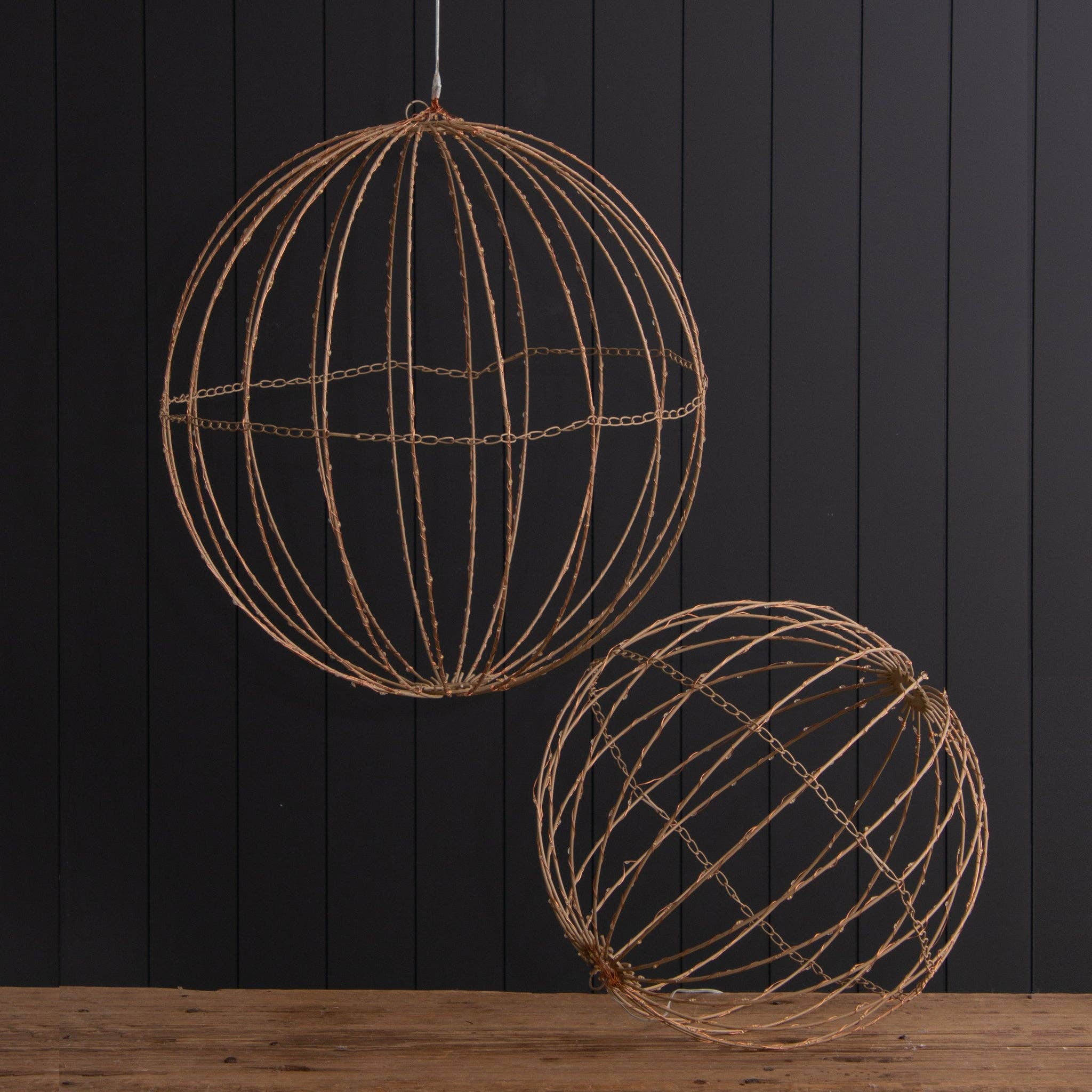 Audrey's Home & Gift – Großhandel Kronleuchter/Hängeleuchte – LED faltbare Lichtkugeln (Set mit 2 Stück)2