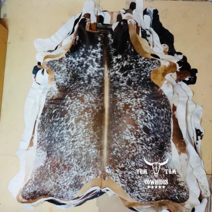 TOM TOM COWHIDES – wholesale Matta – Kombinationsset med kohudsmattor, stor storlek 3 st cirka 1,8x1,8 m5
