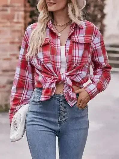 Chemise décontractée à manches longues à carreaux rouges pour femme pour la vente par Suhkasana