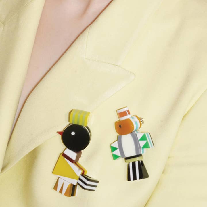 Finn - Wholesale Brooch - ALleGRia Ave Figurine Brooch2