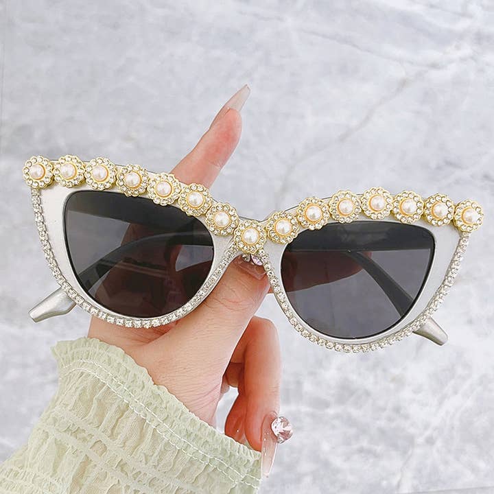 ACCITY - Wholesale Sunglasses - Women's - HANDMADE RHINESTONE PEARL RETRO CAT-EYE SUNGLASSES_CWASG02683