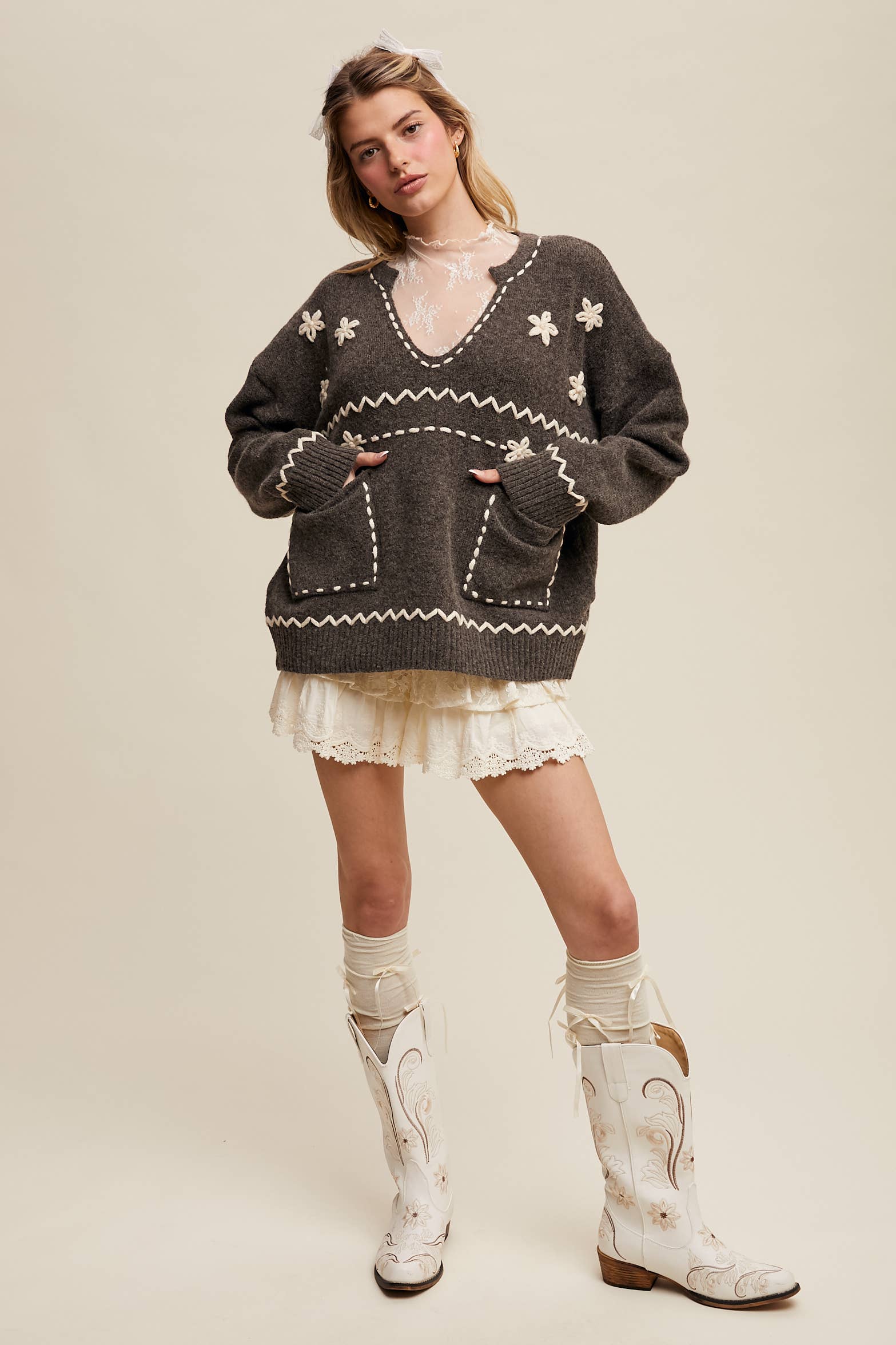 Listicle – wholesale Knitted jumper – Women′s – Floral Embroidered Knit Sweater LSW097818