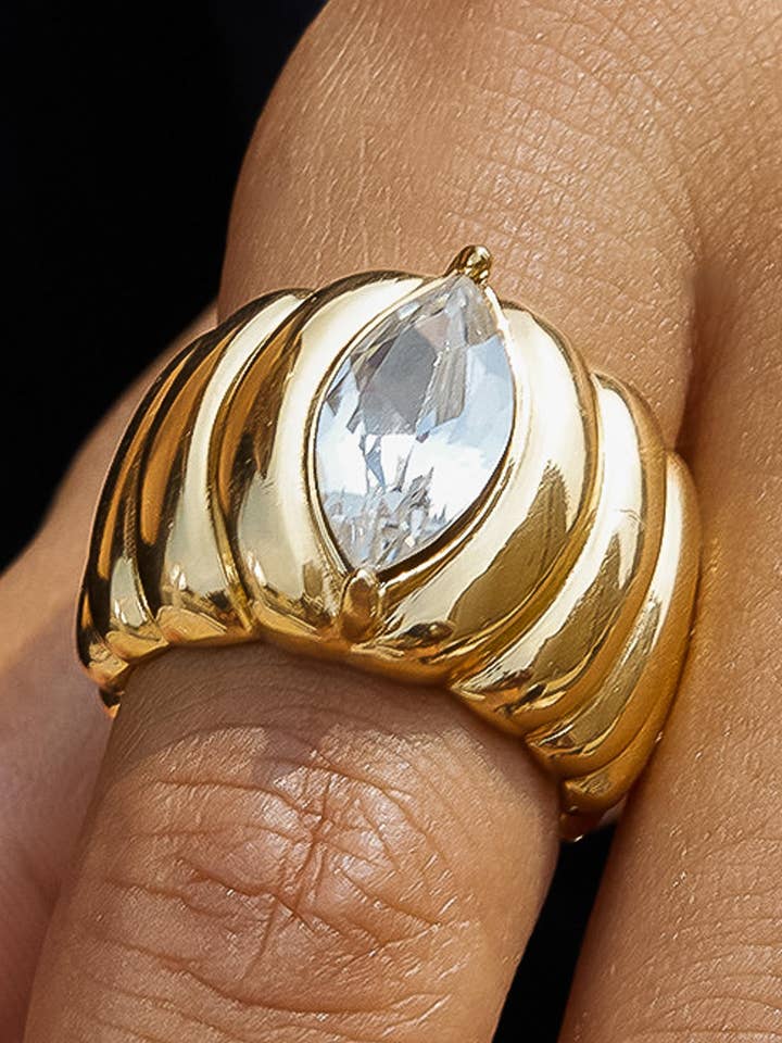 Bague Statement Marquise CZ en Or 18K Ambré Non-Ternissant pour la vente par Flânerie by MAIQ