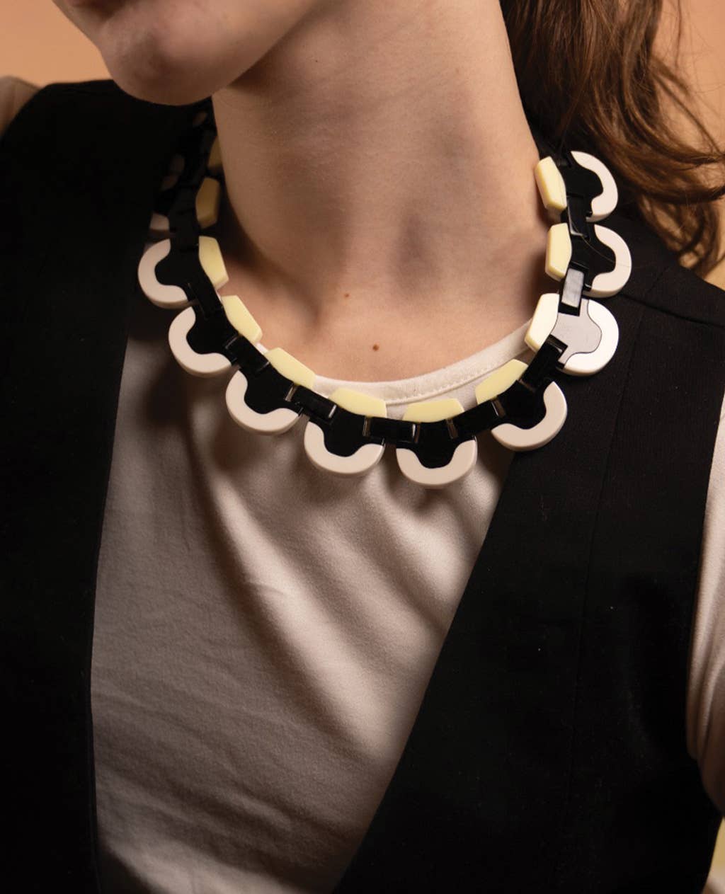 Finn - Wholesale Pendant/Charm Necklace - Panorama Wave Necklace Vanilla 3