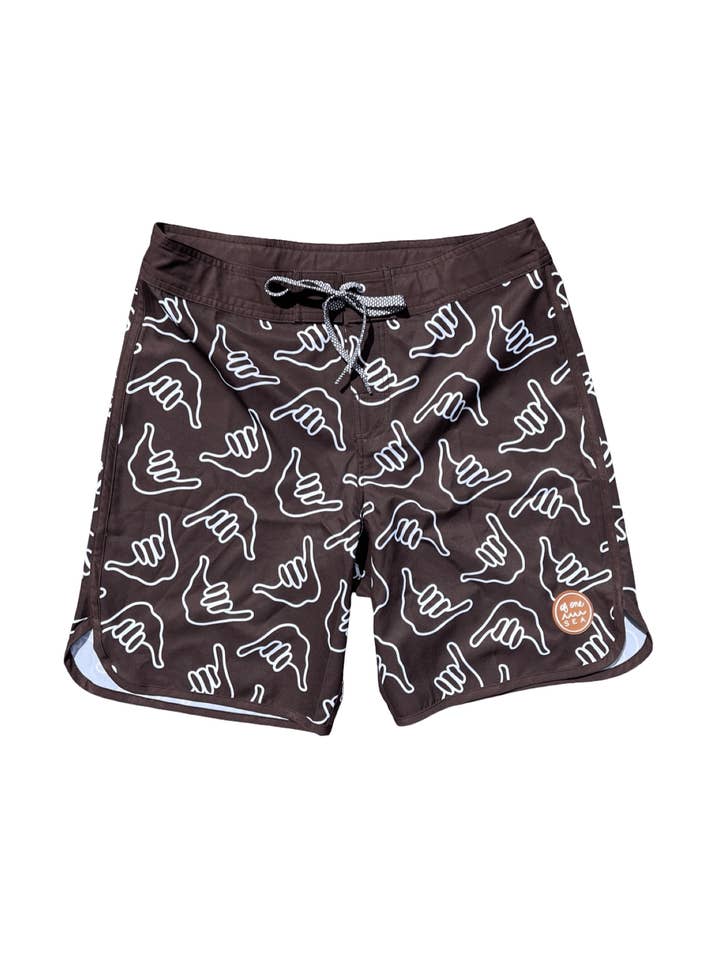 Short de bain rétro pour homme en chocolat Shaka pour la vente par Of One Sea