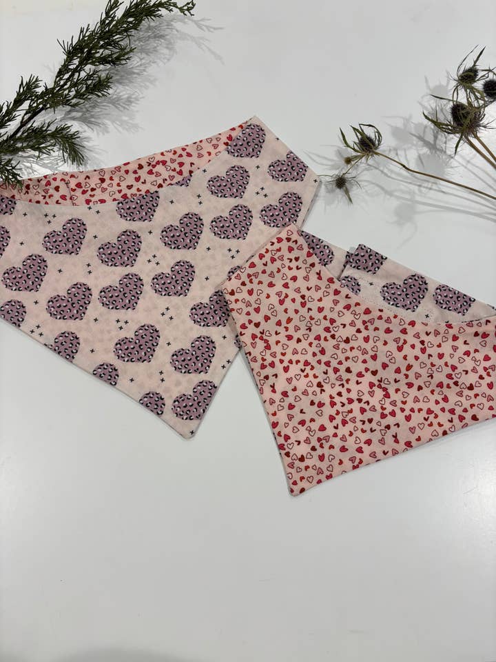 Leopardehjerter Bandana for engroshandel hos The Pet Scout Shop