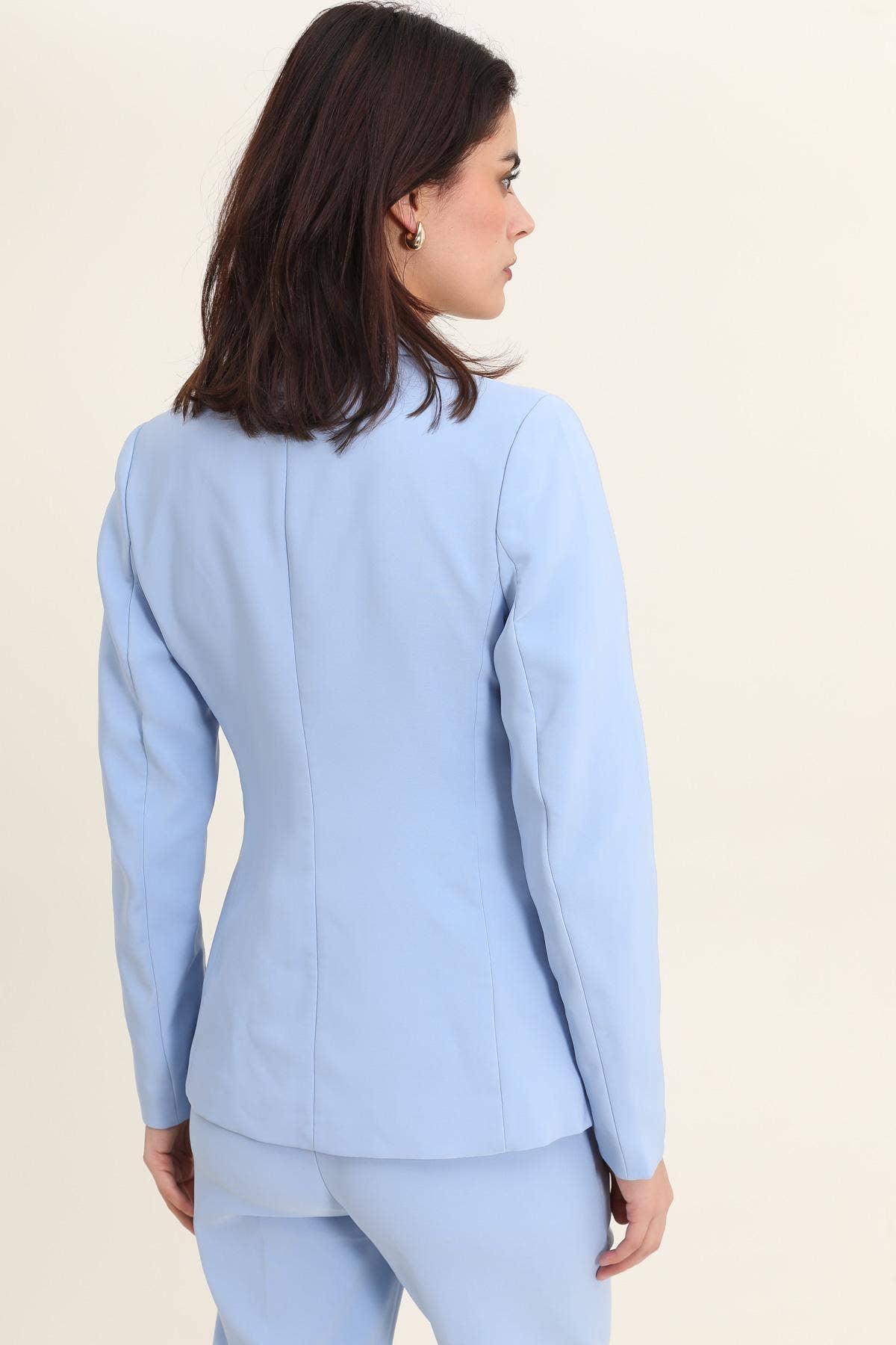 LULUMARY – Großhandel Jacke – Damen – Figurbetonter Blazer V279 mit Golddetails23