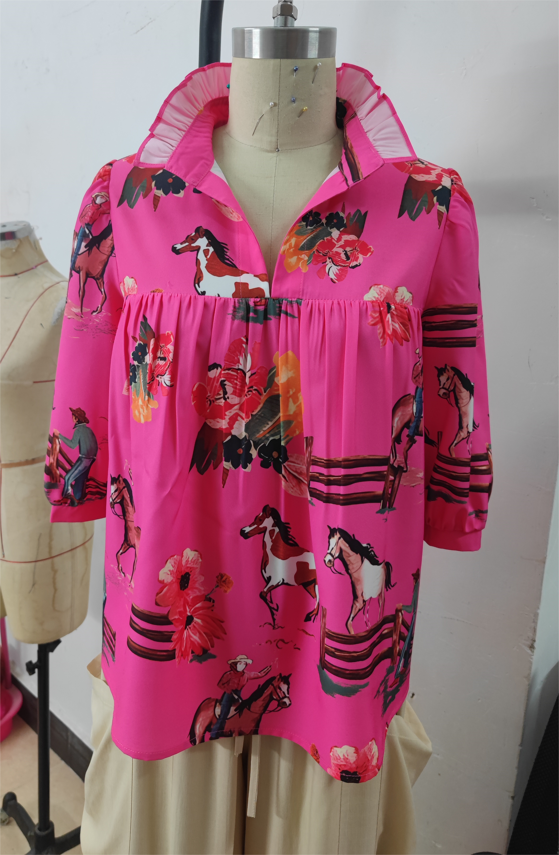 UNISHE - Wholesale Blouse - Women's - Printed Button Up Frill Collar Babydoll Blouse CY1272