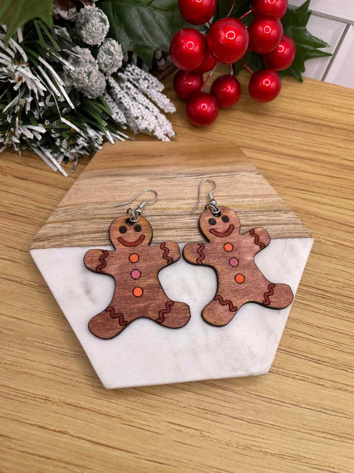 Boucles d'oreilles pendantes Gingerbread pour la vente par Running Flamingo Designs