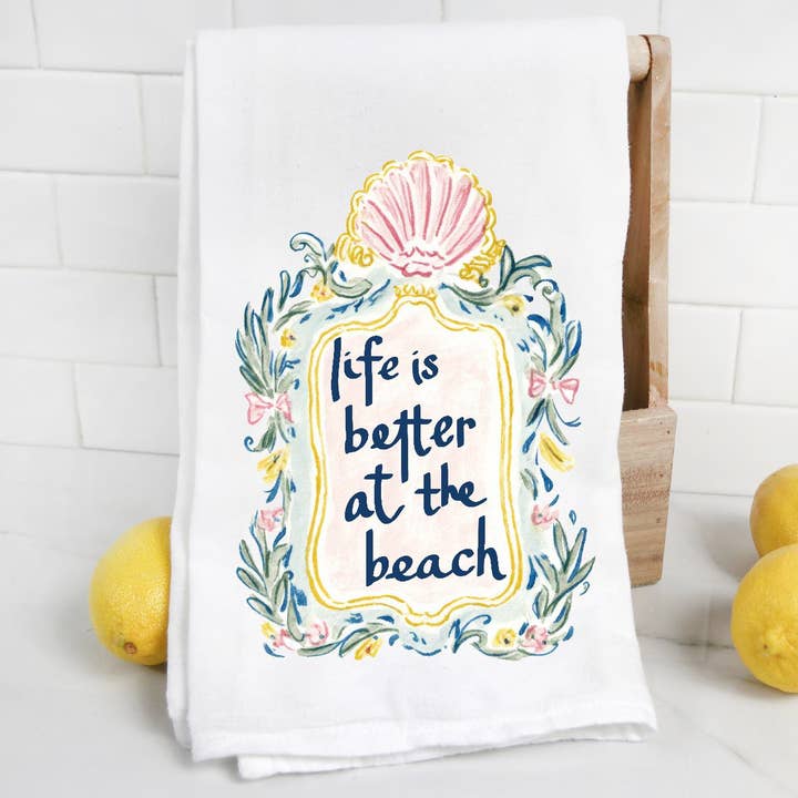 La vita è migliore in spiaggia Asciugamano da tè per la vendita all'ingrosso da parte di The Preppy Pineapple Home