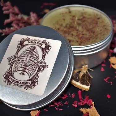 Bienenwachskerze - Zimtnelkenorange mit getrockneten Rosenblättern für den Großhandel von Easley Haus, Apothecary & Oddities