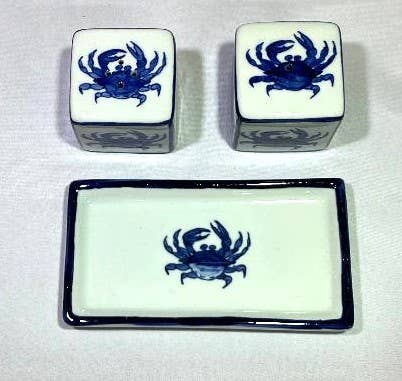 Sea Island Imports, Inc. – wholesale Salt & pepper shaker set – Salt and Pepper, Cubes on Tray, Crab2