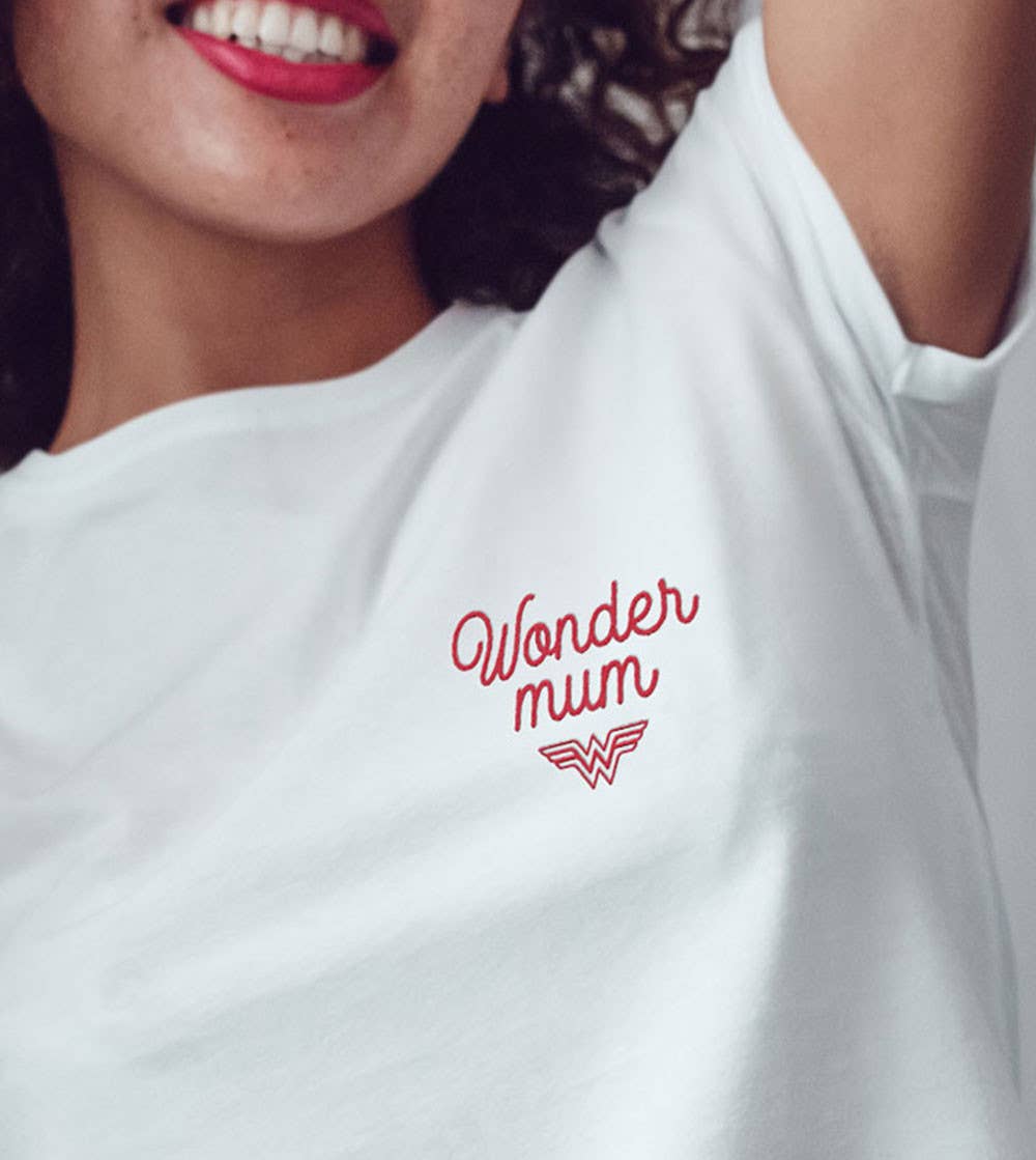 Juste un t-shirt - Wholesale T-Shirt - Women's - Women's Embroidered T-Shirt - Wonder mum0