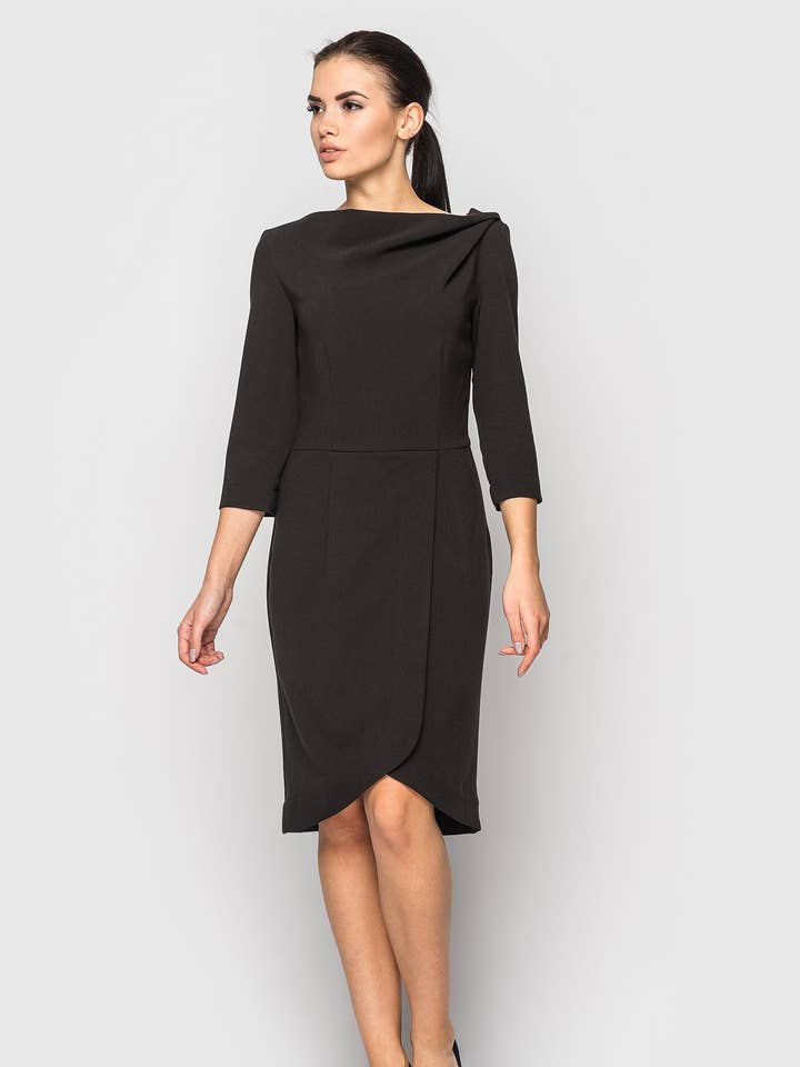 Vestido negro asimétrico con cuello vuelto para venta al por mayor de TAVROVSKA