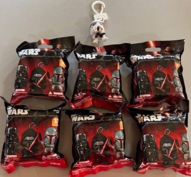 Wildwood Enterprises LLC - Wholesale Figurine Toy - Kids - Star Wars Series 1, 2" Figurine Bag Clip - Asst. Lot of 6