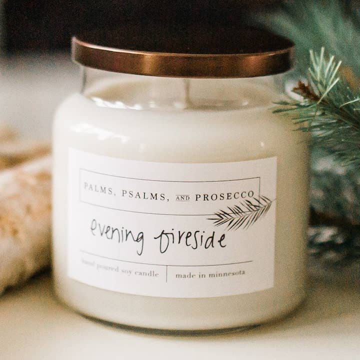 Evening Fireside Sojakerze für den Großhandel von Palms, Psalms, & Prosecco